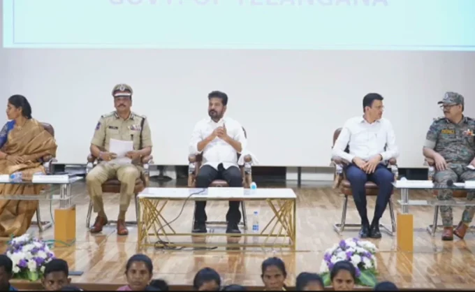 126 మంది మావోయిస్టుల సామూహిక లొంగుబాటు!