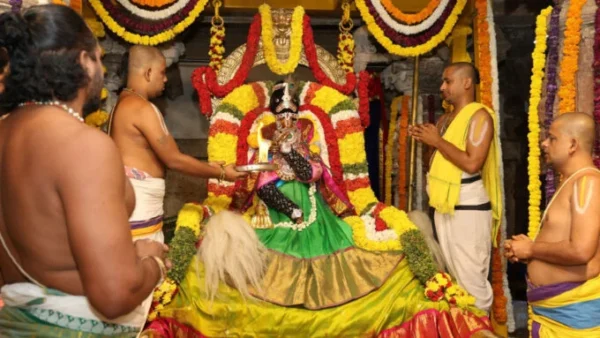 Vatapathrasayi Alankaram