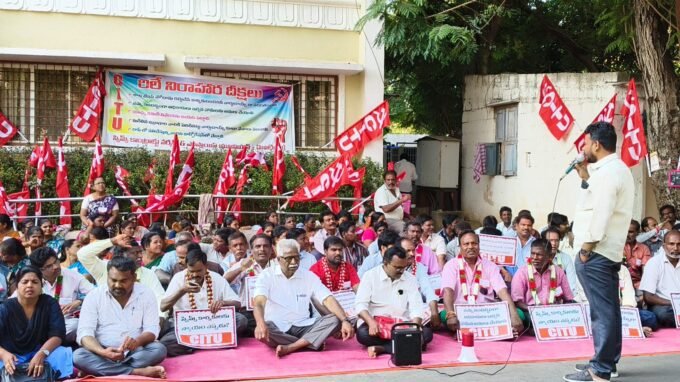 స్విమ్స్ కార్మికుల పోరు: ఏడో రోజుకు చేరిన దీక్షలు.. 